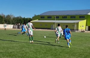 Social se quedó con el clásico en Los Menucos, mandan Huahuel y Mallín