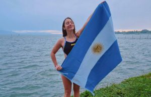 Ailén Lascano Micaz lo hizo de nuevo, nadó 64km sin parar