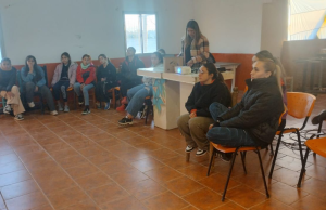 El Club Las Grutas recibió una clínica de hockey con profesores de la AHVP