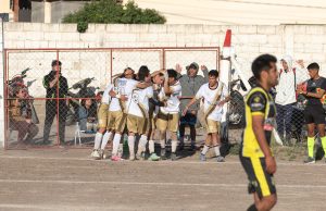 Defensores ganó sobre la hora y quedó a uno del puntero