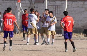 Defensores le ganó al Rojo en un partido que ambos terminaron con 10