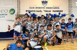 El Azurro completó la triple corona