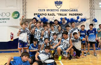 El Azurro completó la triple corona