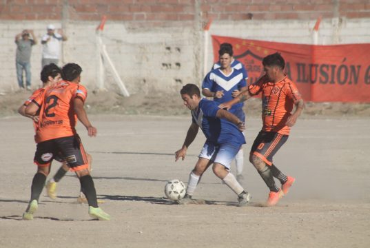 Ferro golpeó en los primeros minutos y se quedó con la victoria