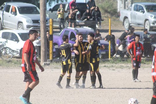 Talleres goleó, Sacachispas sigue ganando y Las Grutas consiguió su primera victoria