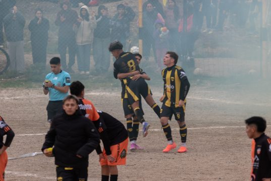 Hazaña de Talleres: goleó 4-0 a Sierra Colorada con nueve jugadores y clasificó al Regional Amateur