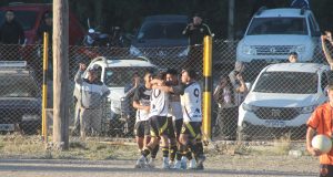 Talleres ganó el duelo de punteros y quedó como único líder
