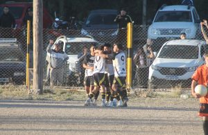 Talleres ganó el duelo de punteros y quedó como único líder