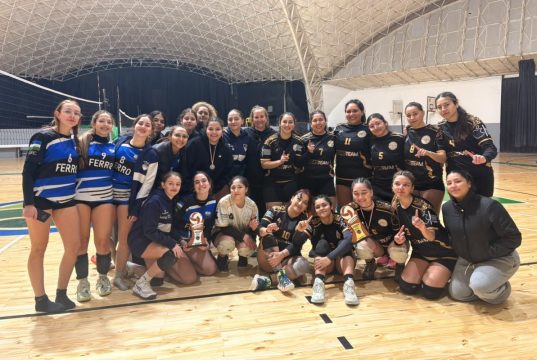 Defensores del Golfo se consagró campeón del Torneo Femenino de Vóley en Las Grutas