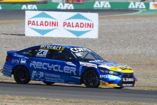 Manu Urcera cerró la 8va fecha del TN con una remontada que le valió el premio al Piloto del Día