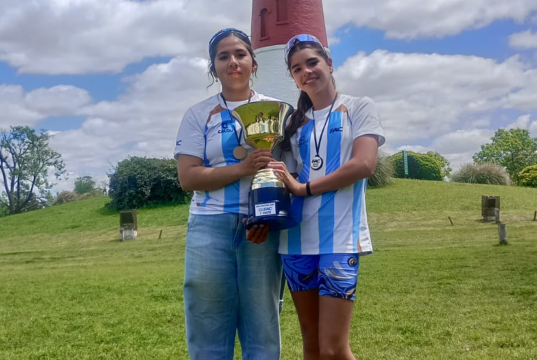 Sharon Michalczewski y Victoria Froilán, campeonas bi nacionales de canotaje